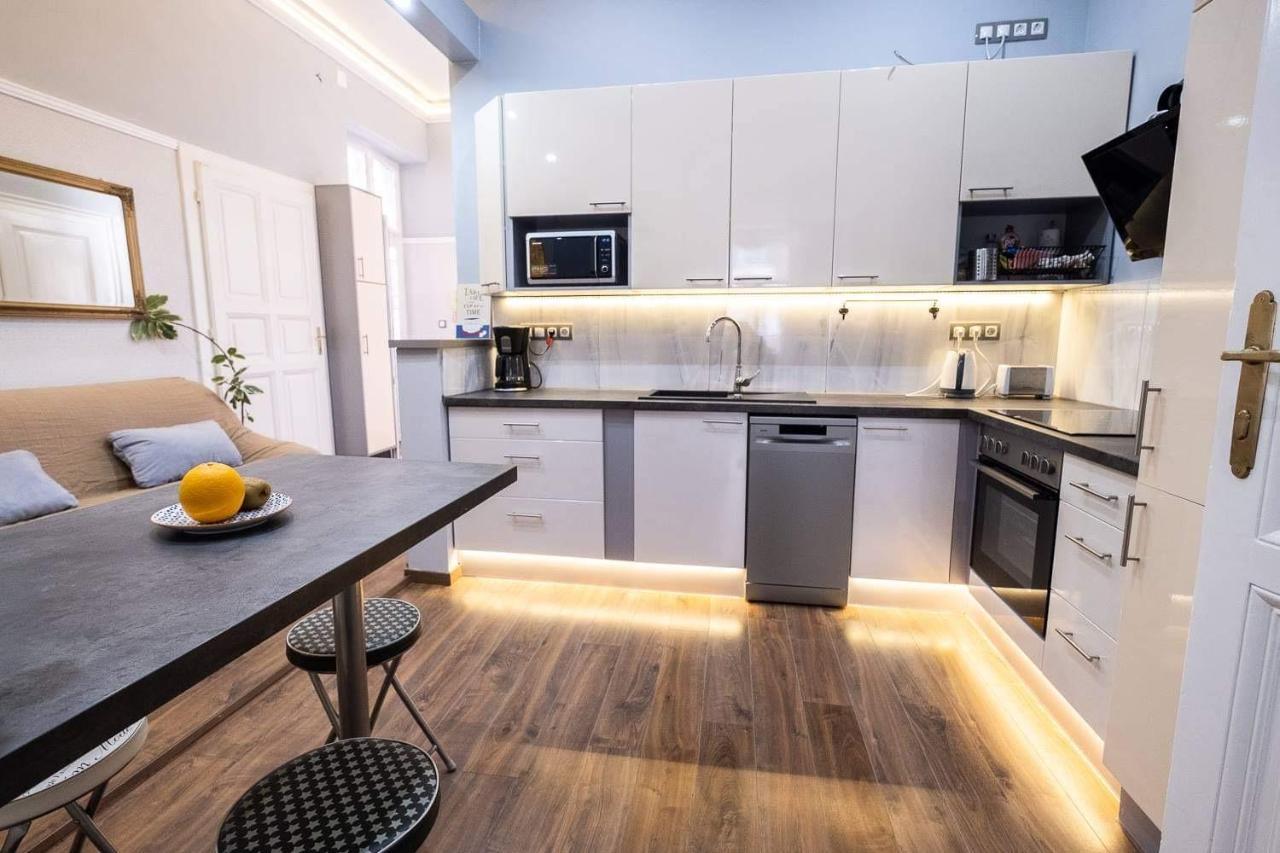 V6 Apartment By Small Home Boedapest Buitenkant foto