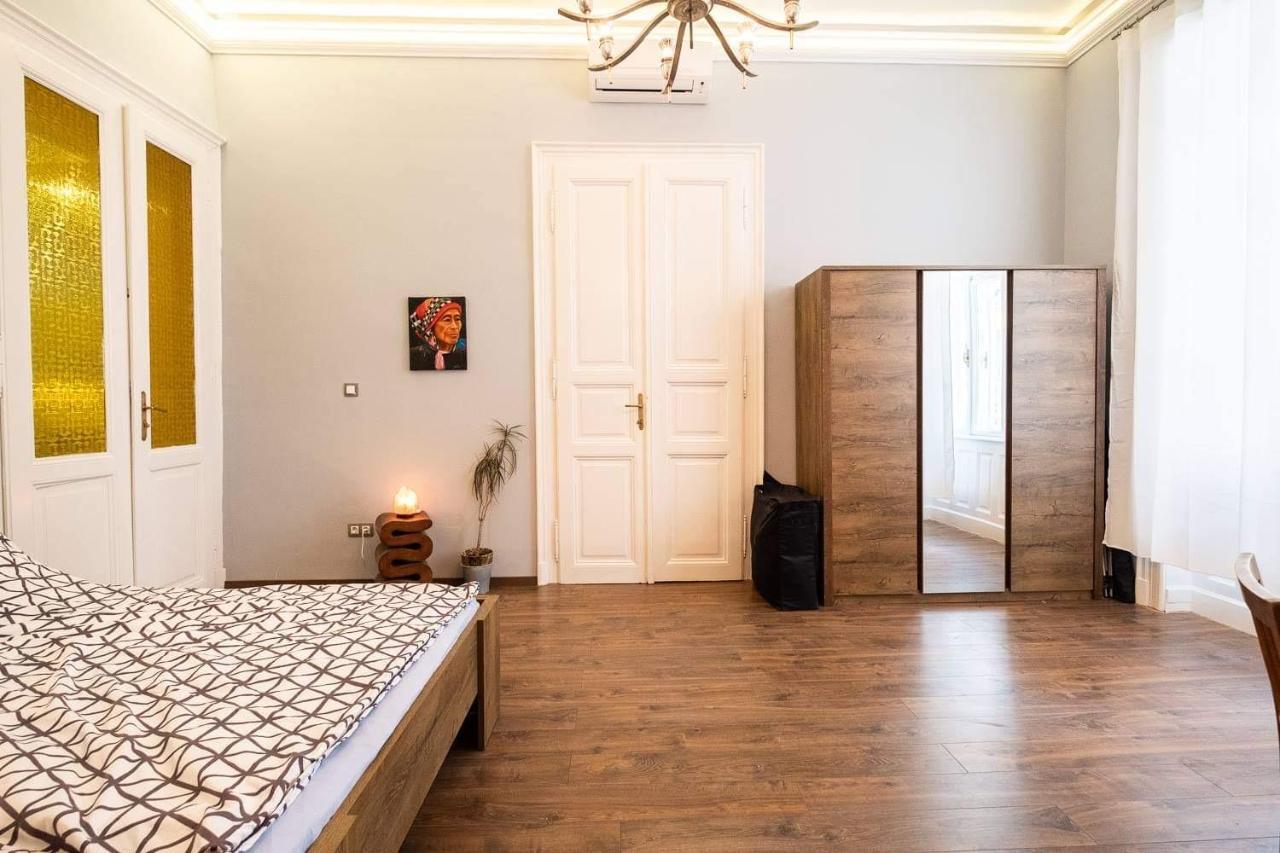 V6 Apartment By Small Home Boedapest Buitenkant foto